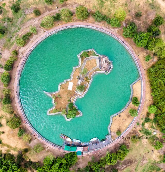 A beautiful aerial view of Pakistan's map ❤️ in the heart of Lahore! 🇵🇰 Stunning map-shaped lake at Greater Iqbal Park.
Pakistan Independence Day
.
.
.
.
.
.
#Pakistan #PakistanZindabad #IndependenceDay #Lahore #GreaterIqbalPark #AerialPhotography #DronePhotography #LovePakistan #ExplorePakistan #BeautifulPakistan #TravelPakistan #PakistaniPride #NationalDay #QuaidDay #August14 #FlagHoisting #Patriotism #Unity #Harmony #DiscoverPakistan #AmazingPakistan #PakistanTourism #Travelgram #InstaPakistan #PakistanDiDilDari #PakistanForever #GreenAndWhite #ProudToBePakistani