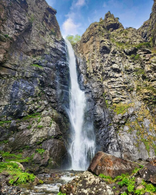 Nature's raw power on display. This breathtaking waterfall reminds us of the beauty and force of the natural world. 💦
#Gveleti #GveletiWaterfall #Kazbegi #Georgia #VisitGeorgia #CaucasusMountains #Waterfall #WaterfallsofInstagram #NaturePhotography #NatureLover #NaturalBeauty #Wanderlust #TravelPhotography #AdventureTravel #OutdoorAdventure #ExploreMore #TravelTheWorld #LandscapePhotography #NaturePhotography #AmazingEarth #BeautifulDestinations #IG_Nature #PhotographyLovers #PhotoOfTheDay #PicsOfTheDay